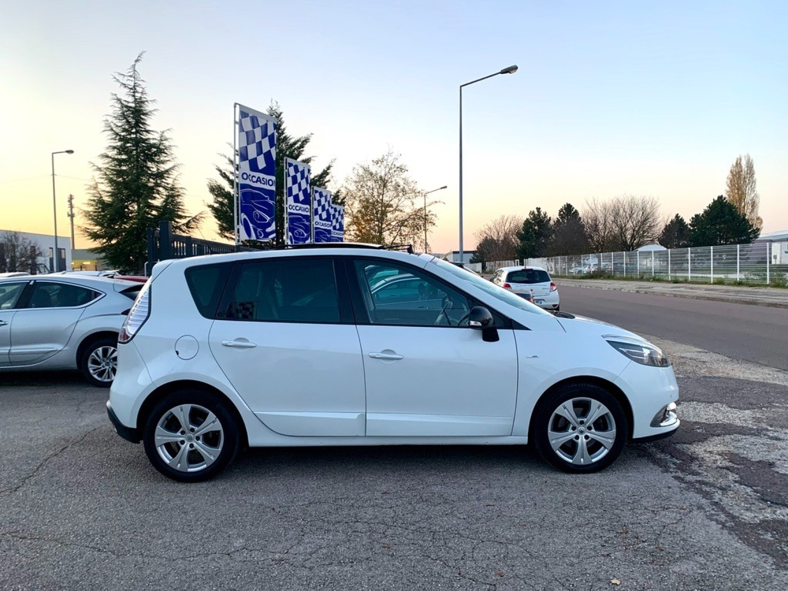 RENAULT Grand SCENIC III 1.9 DCI 130 Privilège/GPS/BV6 - Toit ouvrant  panoramique Gtie 1 an - CPM Auto